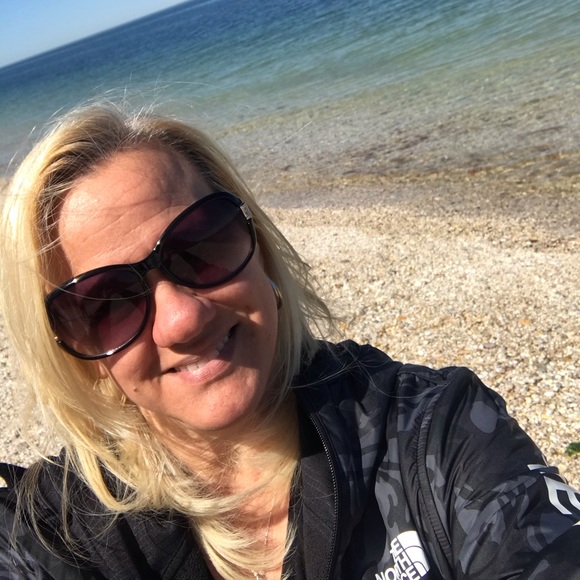 Meet your Posher, Donna - Picture 2 of 2